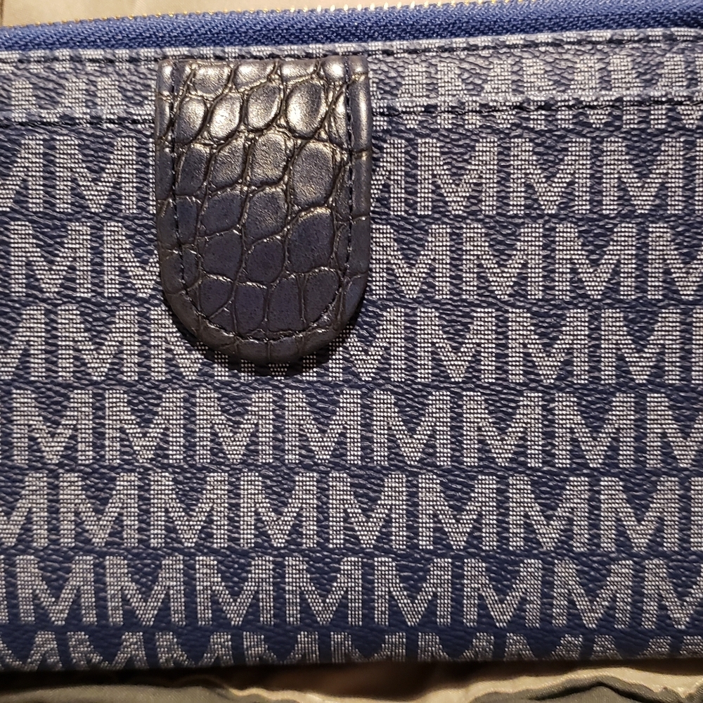 MKF collection small crossbody/wristlet